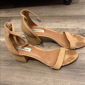Steve Madden Sz 10 Beige Block Heel Sandals